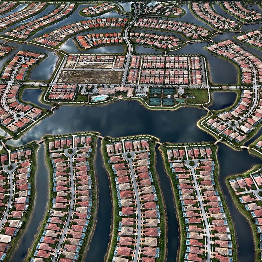 TED Talksのインスタグラム：「We humans love water 🌊 . We 🎣  it, we 🏊  in it, we ⛵ through it, and we build 🏠 on it (like in this community in Naples, Florida). But even though we 💙  it, we don’t always treat it with care, says photographer Ed Burtynsky. He uses images like these to force us to take a hard look at how we use — and misuse — our natural resources. Take these waterfront homes. They’re gorgeous, but many Florida homes like these are projected to be underwater by 2100, because of rising sea levels due to climate change. Still, there’s good news: It’s not too late for us to work together to protect the planet. Visit our stories to learn more about @TEDCountdown, a global call to action on the climate, and how you can get involved. For more eye-opening photos from Burtynsky, visit the link in our bio.」
