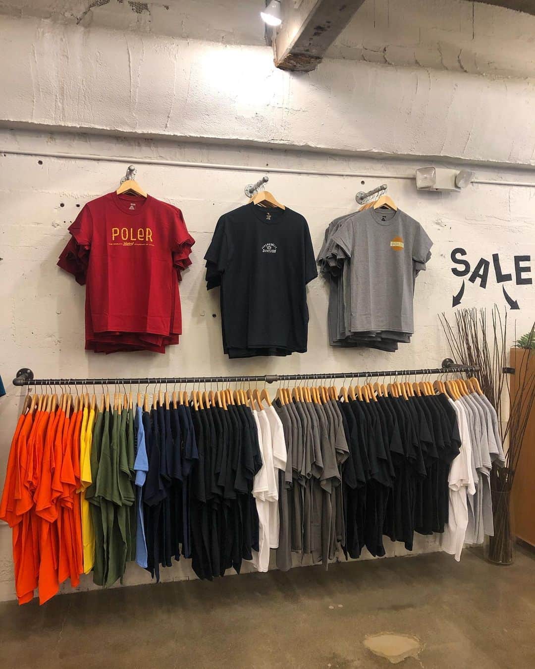 Poler Outdoor Stuffさんのインスタグラム写真 - (Poler Outdoor StuffInstagram)「Take an extra 20% off sale tees! These are limited edition tees that we won’t be making again. We have a bunch of different color and graphic combinations, come check ‘em out on our sale wall!」8月11日 5時45分 - polerportland
