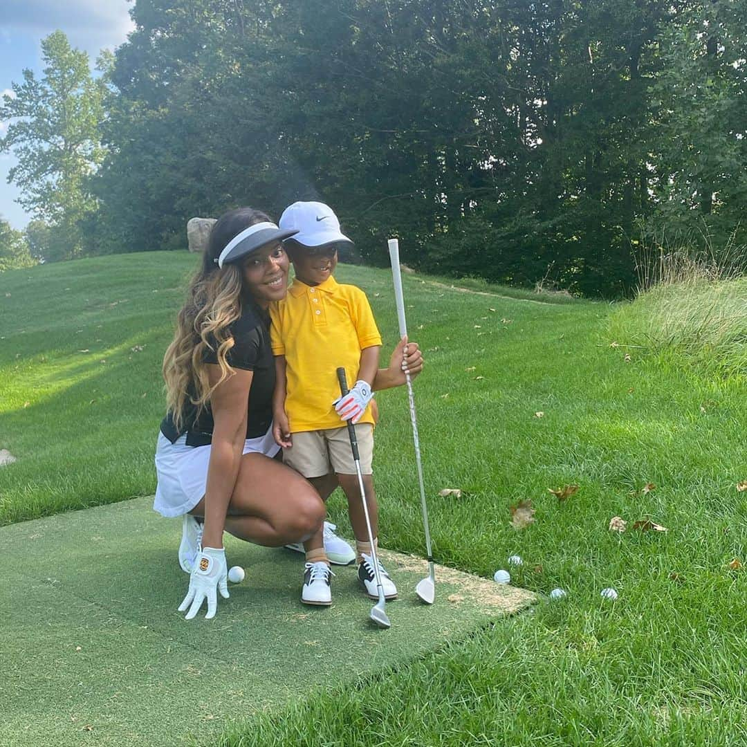 Angela Simmonsさんのインスタグラム写真 - (Angela SimmonsInstagram)「First day of golf 🏌️‍♀️ lessons for my mini 💫」8月11日 5時50分 - angelasimmons