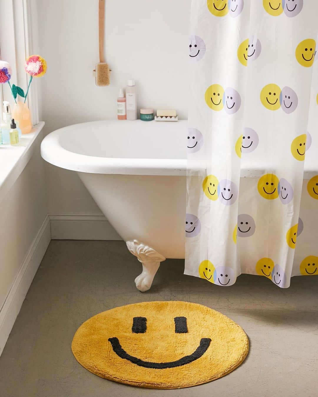 Urban Outfittersさんのインスタグラム写真 - (Urban OutfittersInstagram)「Because your bathroom should be your happy place. Link in bio to shop! #UOHome @UrbanOutfittersHome」8月11日 5時57分 - urbanoutfitters