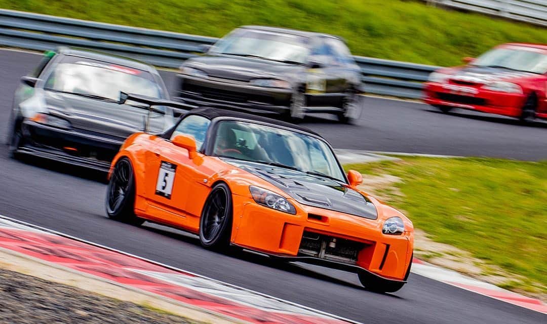のインスタグラム：「_ ATOM SPORTS Honda AP1 S2000 _ _ Shot on May-24 2020 "HONDA VTEC ONE MAKE RACE 2020 Rd.2" organized by @zerofighterautocustom at Okayama International Circuit  _ car: ATOM SPORTS photo: @mistbahn _ _ JP) 2020年5月24日 岡山国際サーキット、ゼロファイターさん( @zerofighterautocustom )主催「HONDA VTEC ONE MAKE RACE 2020 Rd.2」。 _ _ #hondavteconemakerace #ホンダvtecワンメイクレース #zerofighterautocustom #okayamainternationalcircuit #岡山国際サーキット #atomsports #アトムスポーツ #atomsport #honda #s2000 #hondas2000 #ホンダs2000 #s2k #hondas2k #ap1 #ap2  #f22c #f20c #fseries #f20 #vtec #timeattack #timeattackjapan #trackcar #trackspec #hondasontrack #jdm #recaroseats #recaro」