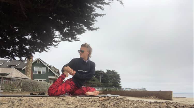モーガン・キングのインスタグラム：「Turns out some habits are cool. 3 rounds of 21 days of #xndmotion ended last week and I don’t plan on ever stopping this morning yoga routine.」