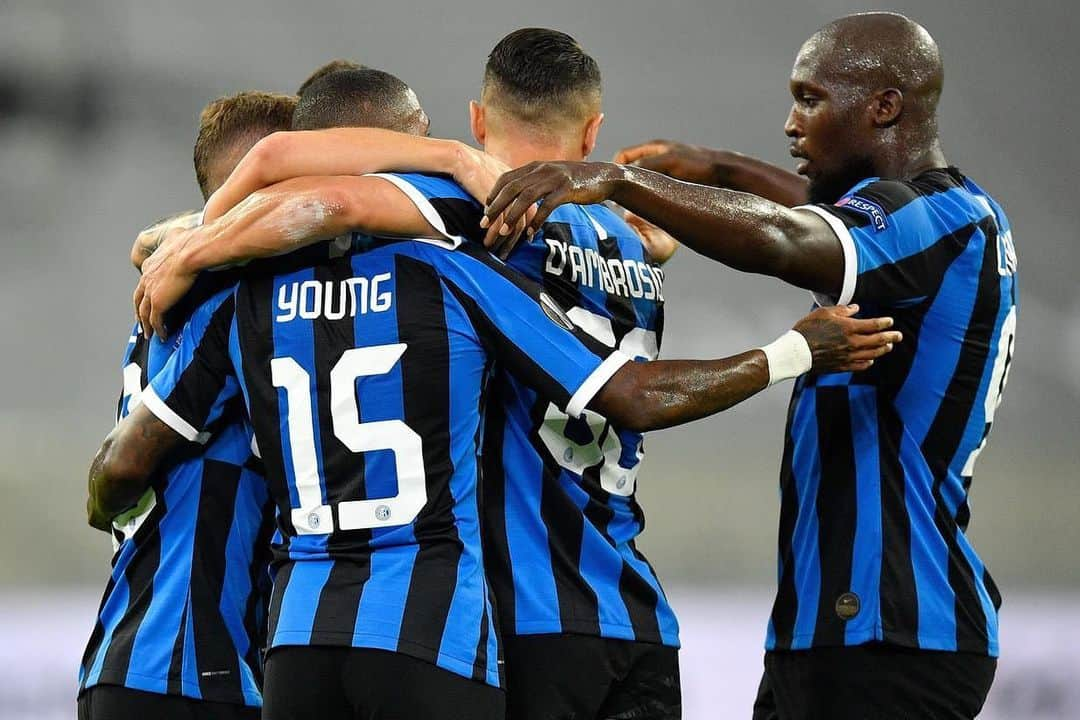 クワドォー・アサモアのインスタグラム：「Bravi ragazzi! Let’s go 👏🏿🔜 Semifinale ⚫️🔵 @inter @europaleague #InterBayer」