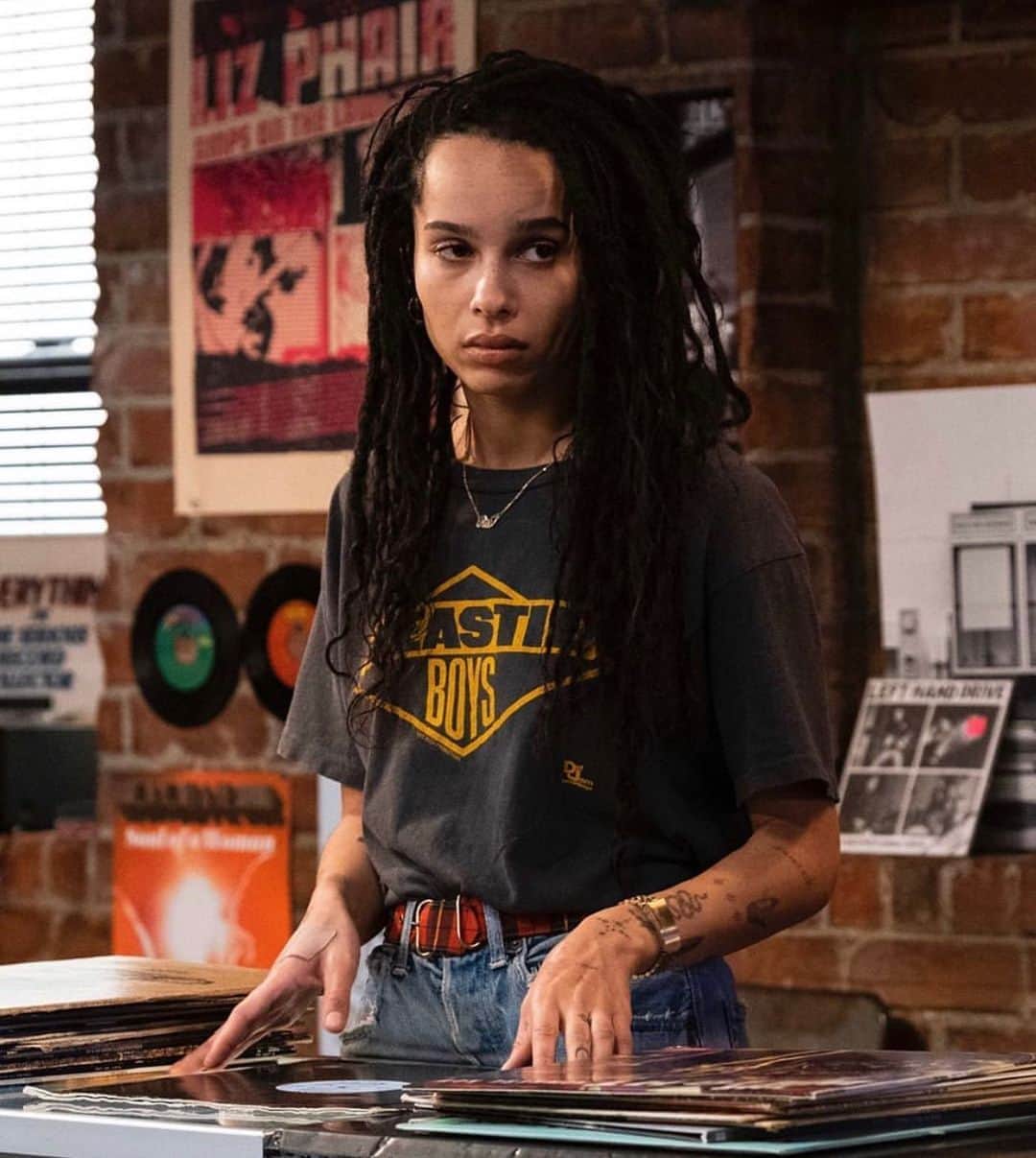 Nylon Magazineさんのインスタグラム写真 - (Nylon MagazineInstagram)「Zoë Kravitz threw major shade at Hulu after #HighFidelity was canceled, and she’s got 👏 a freaking 👏 point 👏 Link in bio for everything she said.」8月11日 6時28分 - nylonmag