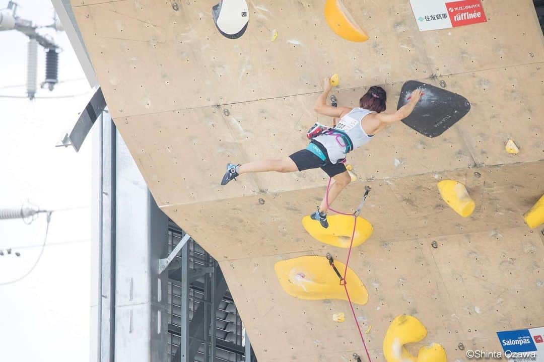 中村真緒のインスタグラム：「Lead Japan Cup🧗‍♀️ 久しぶりの準決勝！1つでも順位を上げれるように楽しんで登ります！！！ ・ ・ 📸by @shintaozawa  ・ ・ @addfriction_startup @mudhand_cb @phiten_official @frictionlabs @tenayaclimbing #climbing #bouldering #クライミング #ボルダリング #マオハンド」