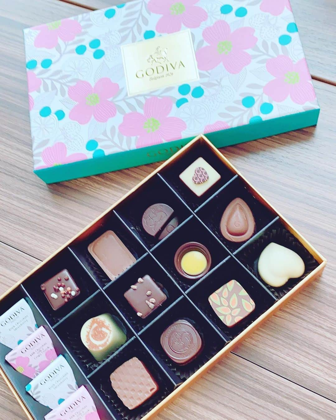 冨永真姫さんのインスタグラム写真 - (冨永真姫Instagram)「GODITVA〜😋  #マッキー #シブサン #anapgirlwebモデル  #チョコレート  #godiva  #chocolate  #sweets  #😋 #おいしいもの」8月11日 6時48分 - t_maki1003