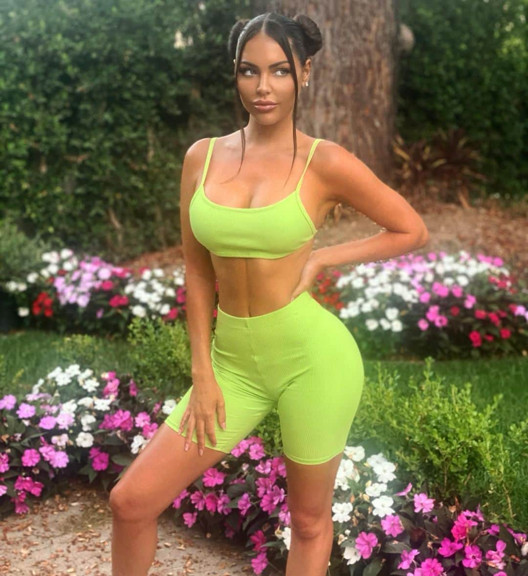 Jessica Cribbonのインスタグラム：「Bugs life 🐛」