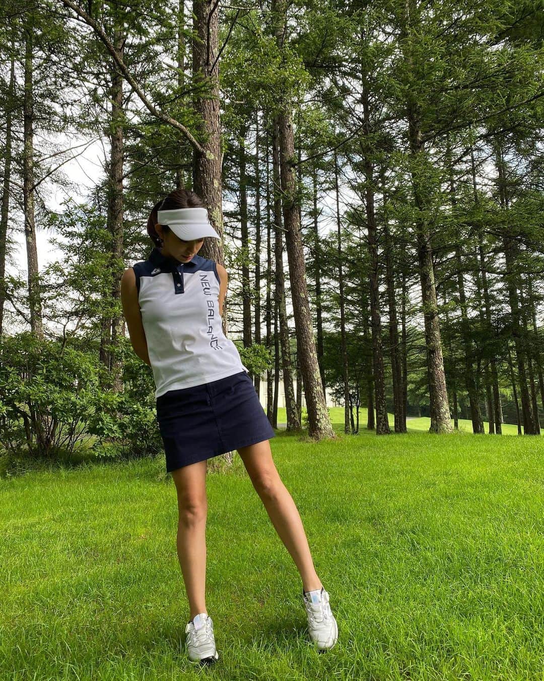 RIKAさんのインスタグラム写真 - (RIKAInstagram)「. 緑に映えるネイビーカラー💙 @newbalancegolf_japan  . 体育会系出身なのでやっぱりゴルフもスポーティー系が好き❤️ . 私のお気に入りコーデの一つです😊 . . . #ゴルフ#golf#⛳️#ゴルフ女子#ゴルフ好き#ゴルフウエア#ゴルフコーデ#ゴルフスイング#골프 #골프웨어 #골프스윙 #여행 #해외여행 #골프스타그램 #골프중독 #와인 #소주 #좋은시간  #ニューバランス#ニューバランスゴルフ#newbalance#newbalancegolf」8月11日 7時21分 - rinrikagolf