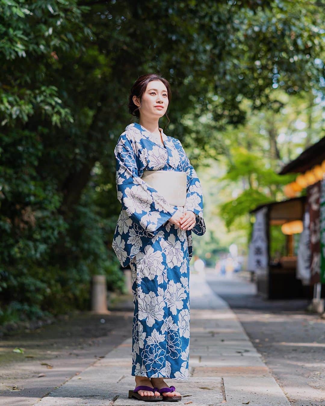 鈴木芳奈のインスタグラム：「全身どひゃー。 (この浴衣はもういいって？！ あと2投稿くらいさせてっ😏) おはよーございます^ ^ #japanese#japan#kimono#yukata #actress#summer#浴衣#浴衣女子#大人浴衣#和服#撮影#作品撮り#役者」