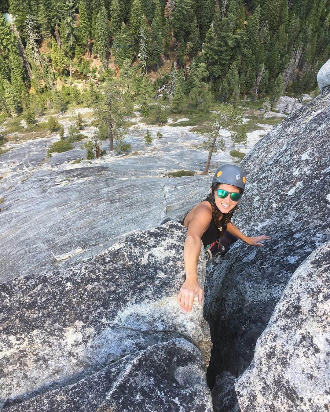 アレックス・オノルドさんのインスタグラム写真 - (アレックス・オノルドInstagram)「Today I went scrambling at Lover’s Leap for the first time in quite a while. It’s always a pleasure to revisit the Leap since it’s where I did all my first solos many years ago.   I’m turning 35 next week (whoa!) and I’ve been considering doing a birthday challenge of some kind. When I turned 29 I was in Squamish and did 290 pitches in a day - I’ve been toying with the idea of trying to do 350 in a day at the Leap. Possibly as some kind of climb-a-thon fundraiser for the @honnoldfoundation or something. So today was a bit of a scout to see if it’s feasible. I went up and down most of the routes on the East Wall and felt like I was climbing well but I think the pitches are just too long and physical to climb fast enough, plus 350 would require climbing every route at the Leap multiple times. But I really enjoyed the climbing, and I enjoyed passing @sannimccandless and @courtsanford multiple times as they enjoyed Bear’s Reach and Hogsback. Maybe the real lesson is that as I turn 35 I’m more content with a great morning of scrambling and good company... But I’m still open to good birthday challenge ideas...」8月11日 7時49分 - alexhonnold