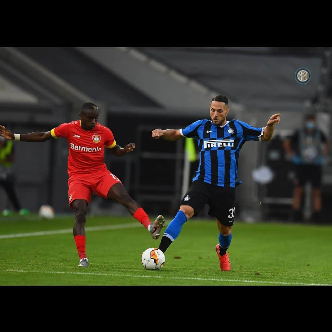 ダニーロ・ダンブロージオさんのインスタグラム写真 - (ダニーロ・ダンブロージオInstagram)「Semi-Finals 💪🖤💙 @Inter #winner#team#interbayer#europaleague」8月11日 7時53分 - danilodambrosioreal