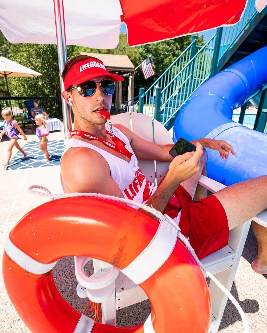 Dude Perfectさんのインスタグラム写真 - (Dude PerfectInstagram)「Lifeguard Coby reporting for duty ⛑👍 ONE WEEK until #PoolStereotypes!」8月11日 8時17分 - dudeperfect