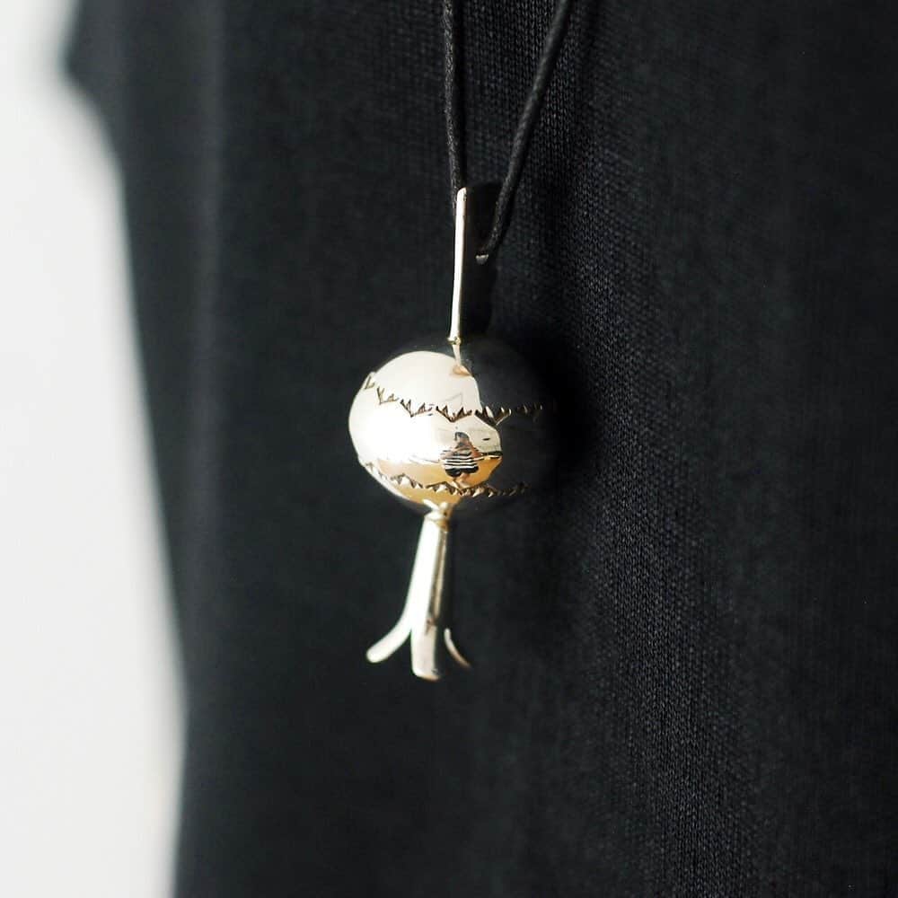 wonder_mountain_irieさんのインスタグラム写真 - (wonder_mountain_irieInstagram)「_ Cippy Crazy Horse / シッピー クレイジーホース "Squash Pendant" ¥176,000- _ 〈online store / @digital_mountain〉 https://www.digital-mountain.net/shopdetail/000000011929/ _ 【オンラインストア#DigitalMountain へのご注文】 *24時間受付 *15時までのご注文で即日発送 *1万円以上ご購入で送料無料 tel：084-973-8204 _ We can send your order overseas. Accepted payment method is by PayPal or credit card only. (AMEX is not accepted)  Ordering procedure details can be found here. >>http://www.digital-mountain.net/html/page56.html  _ #CippyCrazyHorse #シッピークレイジーホース _ 本店：#WonderMountain  blog>> http://wm.digital-mountain.info/blog _  JR 「#福山駅」より徒歩10分 #ワンダーマウンテン #japan #hiroshima #福山 #福山市 #尾道 #倉敷 #鞆の浦 近く _ 系列店：@hacbywondermountain _」8月11日 8時29分 - wonder_mountain_