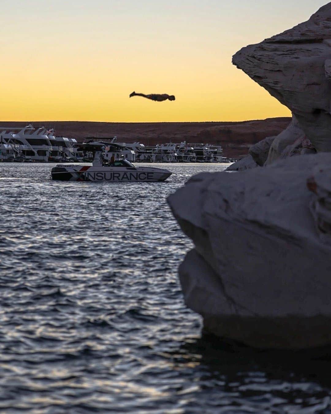 ケン・ブロックさんのインスタグラム写真 - (ケン・ブロックInstagram)「Wild looking sunset flip photo on Lake Powell. @XInsurance Supra SA450 and Antelope Marina in the background. Epic evening and fun flips! Thanks for the photo, @JParkerLindsey! #blockflip #LakePowell」8月11日 8時30分 - kblock43