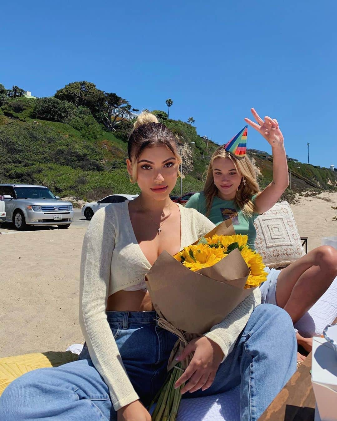 ケルシーさんのインスタグラム写真 - (ケルシーInstagram)「beach picnic happy bday @g1avasis :) @revolve #revolvesummer」8月11日 8時23分 - fatherkels