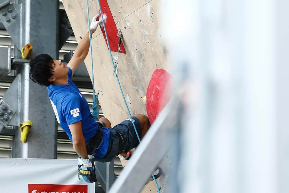 藤井快さんのインスタグラム写真 - (藤井快Instagram)「Wow!! I got 2nd place in the semifinals yesterday!! The qualification failed to start well and passed in 26th place, the semis were the first climber and I was able to good climbing and motivetion in the semis!👍 Finally into the final in 2020. So exciting today’s final!!  リードジャパンカップ準決勝を2位で決勝です！予選では、緊張で浮き足立ってしまい、立ち上がりをミスして26位でした。本当に最後の選手までリザルトが分からず、ライン上を行ったり来たりしていたので生きた心地がしなかったです…。 ですが、準決勝ではいい登りをすることができ、1位タイの高度で通過できて嬉しく思います！今日の決勝も楽しみだ！！  Photo by @tallers_photopress 🙏  @adidasterrex  @fiveten_official  @alpinawatchesjapan  @au_official  @in_jelly_  @morinagatraininglab  @organicclimbing  @frictionlabs  #adidas #fiveten #alpinawatches #TEAMau #森永製菓 #gorillagrip」8月11日 8時47分 - fujii_kokoro