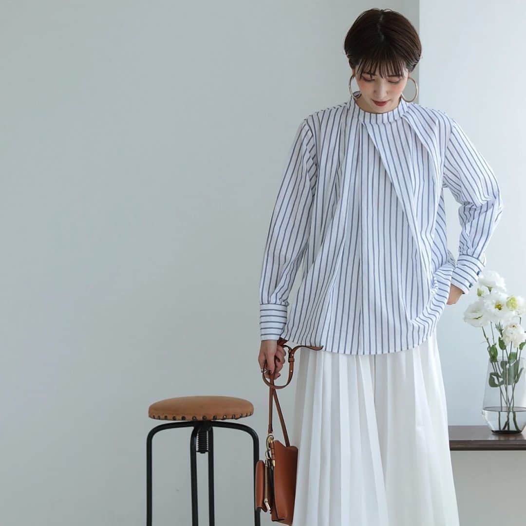 美生のインスタグラム：「🧺﻿ ﻿ Donoban 𝐀𝐃𝐎𝐑𝐄﻿ A/W 𝐬𝐭𝐚𝐫𝐭.﻿ ﻿ ﻿ 生地だったりボタンの色だったり﻿ かわいいpointが詰まってます♡﻿ ﻿ ものすごくお気に入りブラウス♡﻿ ﻿ #donobanadore」