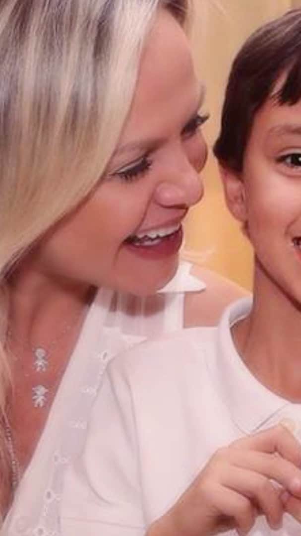 Eliana Michaelichin Bezerraのインスタグラム：「Meu Leonino que Deus te cubra de benção e de saúde por toda a sua vida. Nós te amamos muito. Viva seus 9 anos!! Parabéns, Tuco! #meninofeliz #deusconduz #truelove #saude #fé #arthurmb9anos」