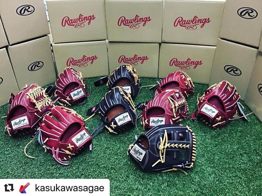 Rawlings Japanさんのインスタグラム写真 - (Rawlings JapanInstagram)「#Repost @kasukawasagae with @make_repost ・・・ ・ ローリングスの限定硬式グラブが入荷しました〜👍  こちらのカラーはワイン🍷  使い込めば使い込むほど深みが出そうです👀  こちらも限定で数に限りがあるのでお早めに🍷🍷🍷 また、店舗のみでの販売となります🎶 • • • #野球 #硬式野球 #高校野球 #ローリングス #硬式グラブ #限定グラブ #限定ラベル #限定ラベル #ゴールデングラブ #店舗限定 #奮励努力 #ふんれいどりょく #カスカワスポーツ寒河江店 @rawlings_japan_llc」8月11日 8時54分 - rawlings_japan_llc