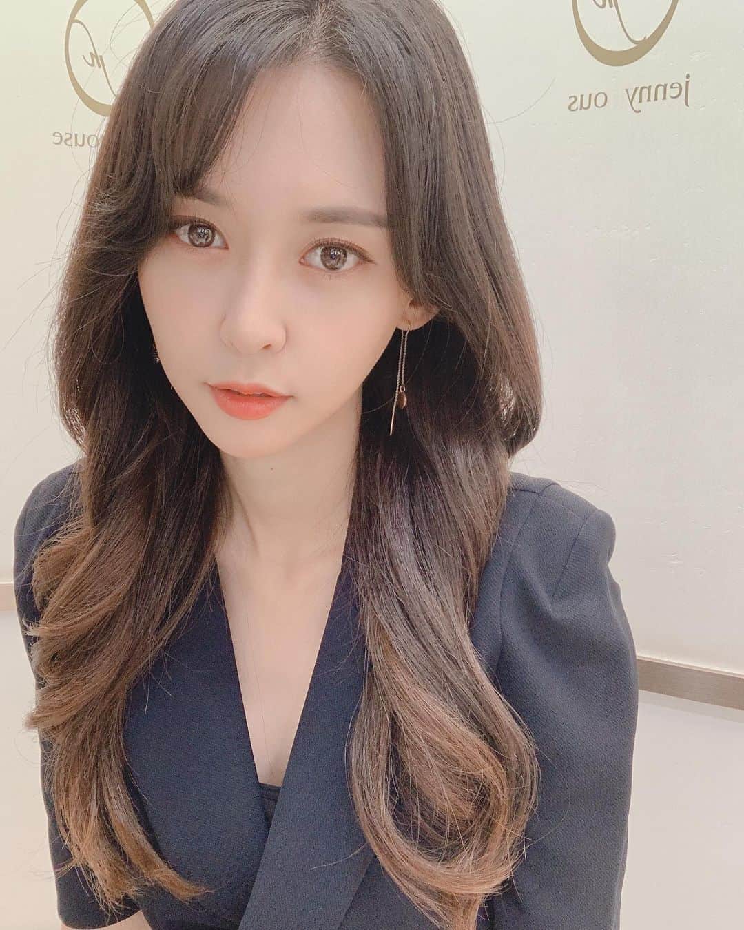 のインスタグラム：「비가 홀롤ㄹ로로롤로 쏟아진다😌」