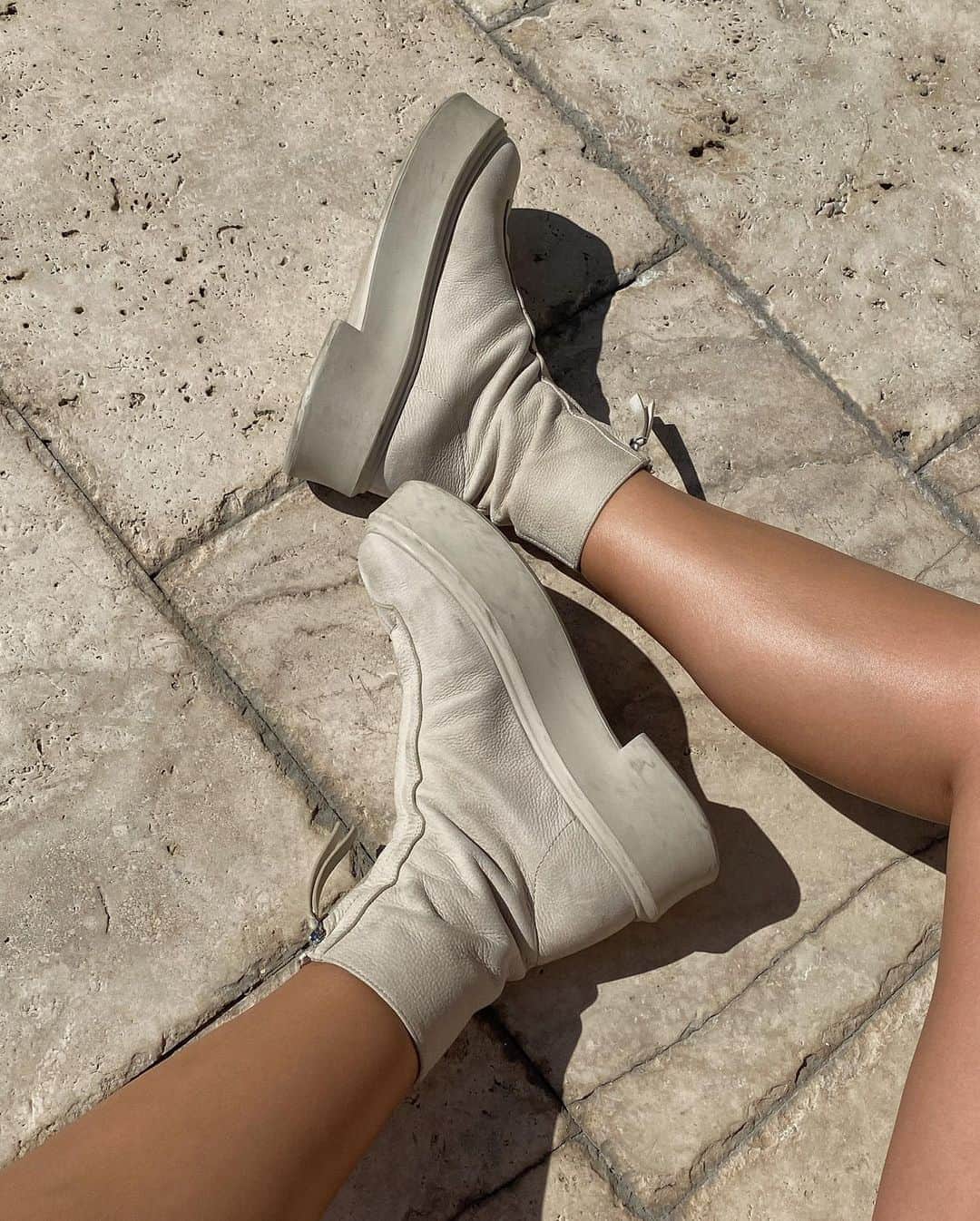 ソフィア・リッチーのインスタグラム：「Moon boots 🌑」