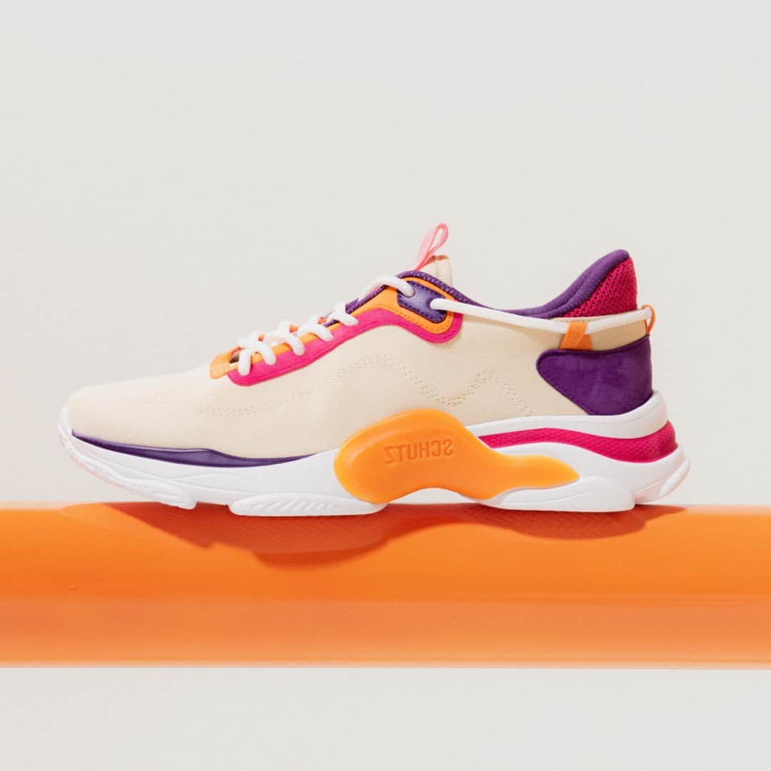 Schutzのインスタグラム：「MOVE YOUR STEPS - SCHUTZ RUSH ❤️ #newin #schutzrush」