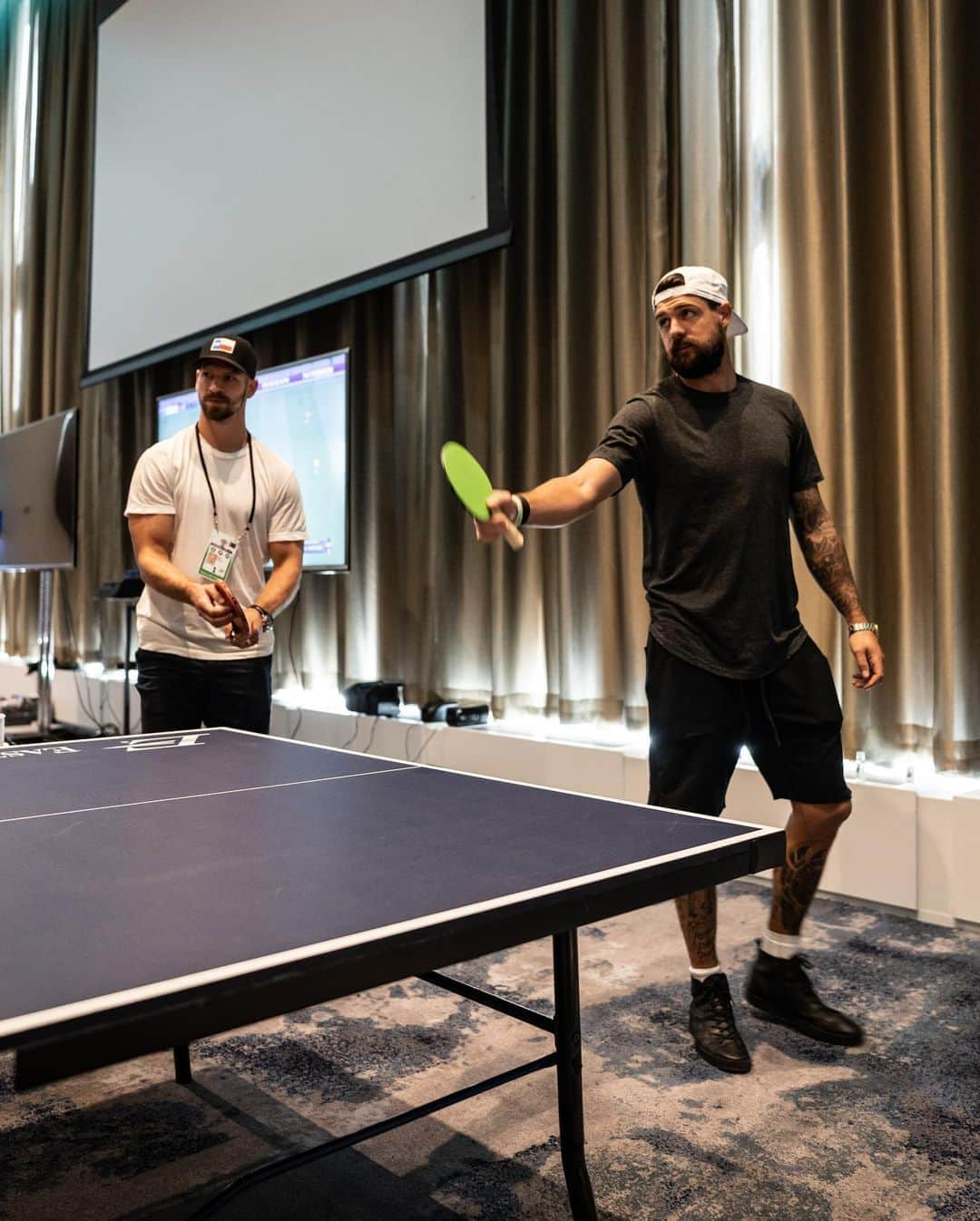 ダラス・スターズさんのインスタグラム写真 - (ダラス・スターズInstagram)「Bubble bonding 🏓」8月11日 9時08分 - dallasstars