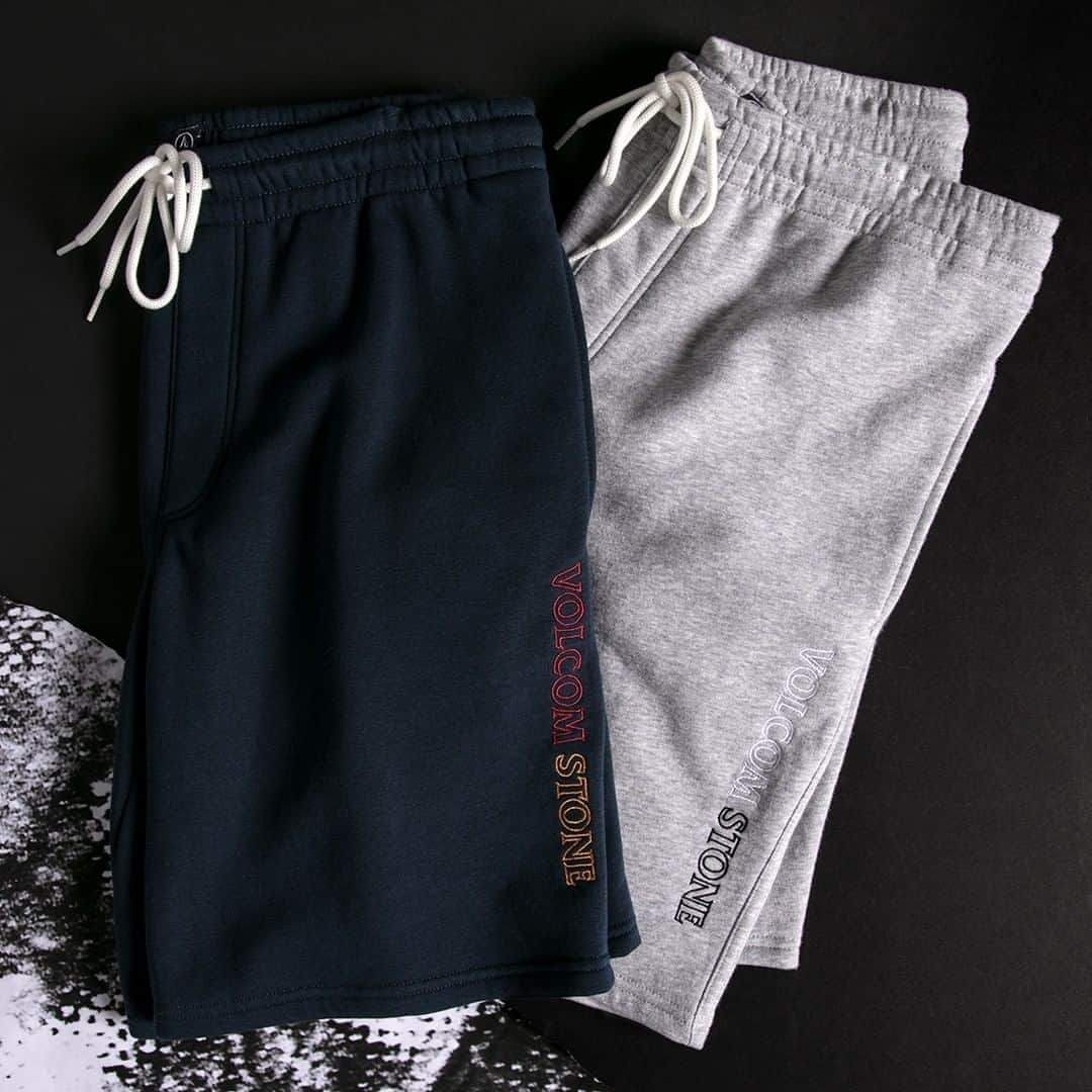 ボルコムのインスタグラム：「Need some new chiller shorts for around the house? The 'Volometrical' shorts are key! 🔑  #taptoshop」