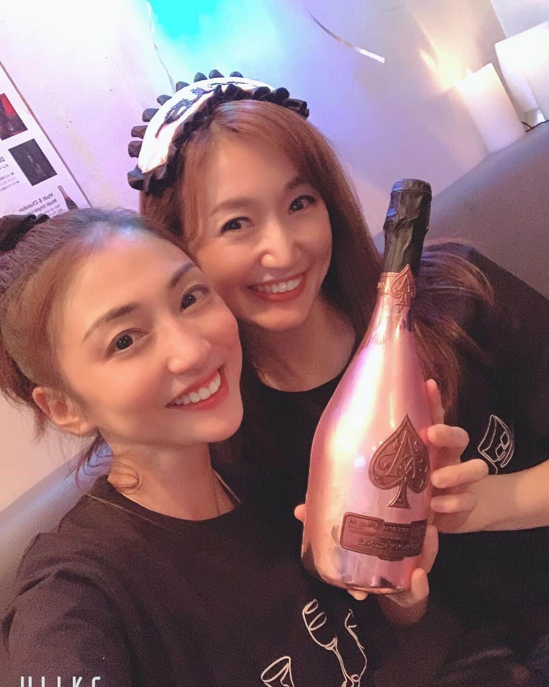 のインスタグラム：「恵比寿で大好きなお店❤️ 「gRay」美央ママ&スタッフのみんなお疲れ様❤️ 今年は一人で行ったけど仲良しメンバーとも会え楽しかった！ ありがとう😊こんな時期で大々的には周年ができない状況だけどお祝いに行けてよかった❤️ これからも末永く仲良くさせてください！ 7周年おめでとう㊗️ @ami_nakagawa_  @ami_nakagawa_  @ami_nakagawa_amyuran  @mio.gray  #中川愛海 #一日一回カンパイ #恵比寿gray #7周年おめでとう」
