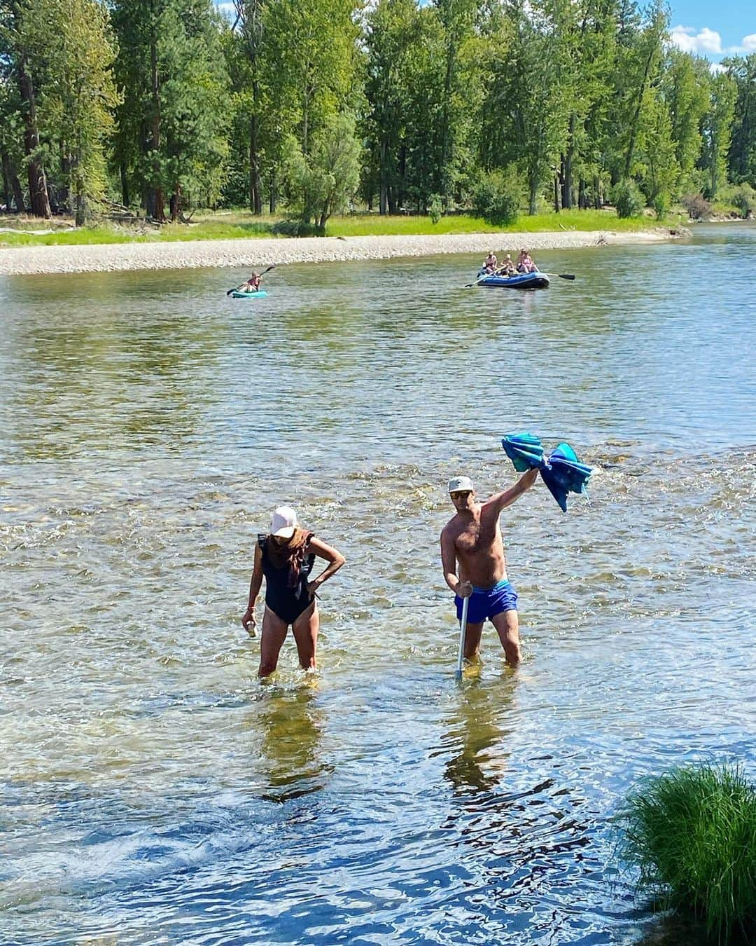 エイプリル・ロスさんのインスタグラム写真 - (エイプリル・ロスInstagram)「Unwind: complete ✔️  Always a great time at the Marshall cabin 🏡⛰☀️⛱ with @amy.ross.marshall and crew ❤️ but this was my first time to MT in the summer and it was even more😍🙌🏼🙏🏼」8月11日 9時29分 - aprilrossbeach