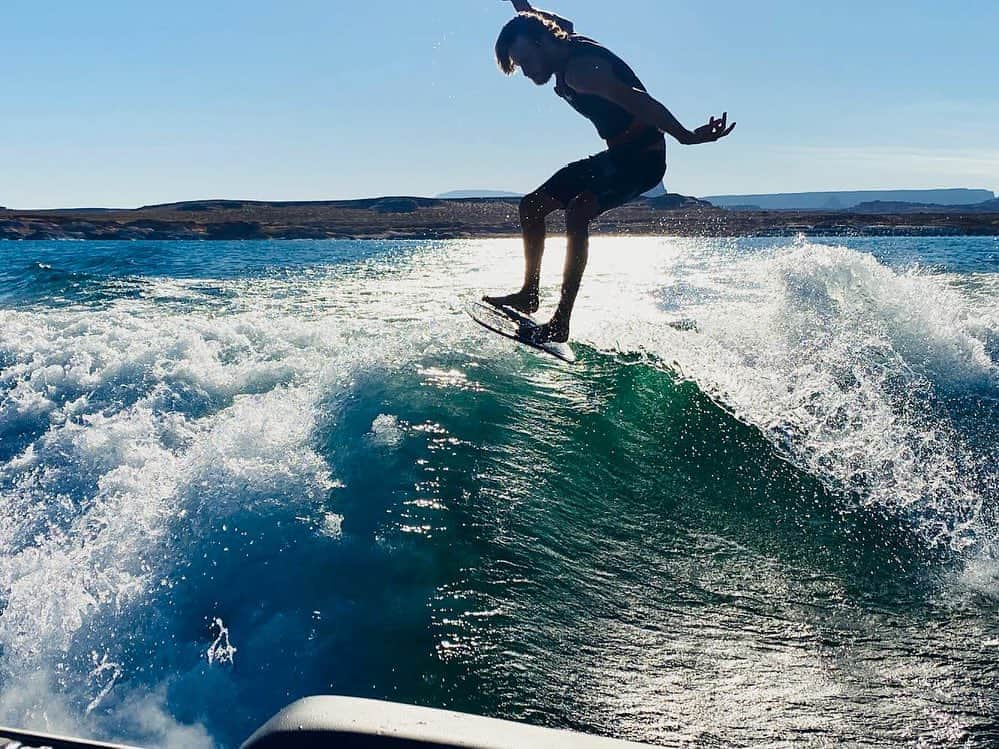 ケン・ブロックさんのインスタグラム写真 - (ケン・ブロックInstagram)「BIG thanks to this dude: @JParkerLindsey (and @XInsurance) for hosting my family, friends, and I last week at Lake Powell. We had a rad time surfing, taking the kids on fun adventures, and just hanging out. (I shot these on my phone… that place makes me look like a good photog!) Thanks again, Parker! #superbigtimethanks #LakePowell #SupraBoats」8月11日 9時46分 - kblock43