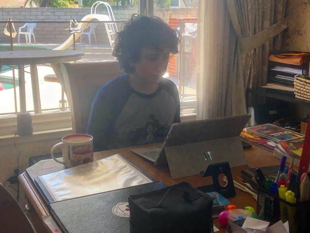 オーガスト・マトゥーロのインスタグラム：「pajamas✔️computer✔️coffee✔️ 1st day of high school✔️」