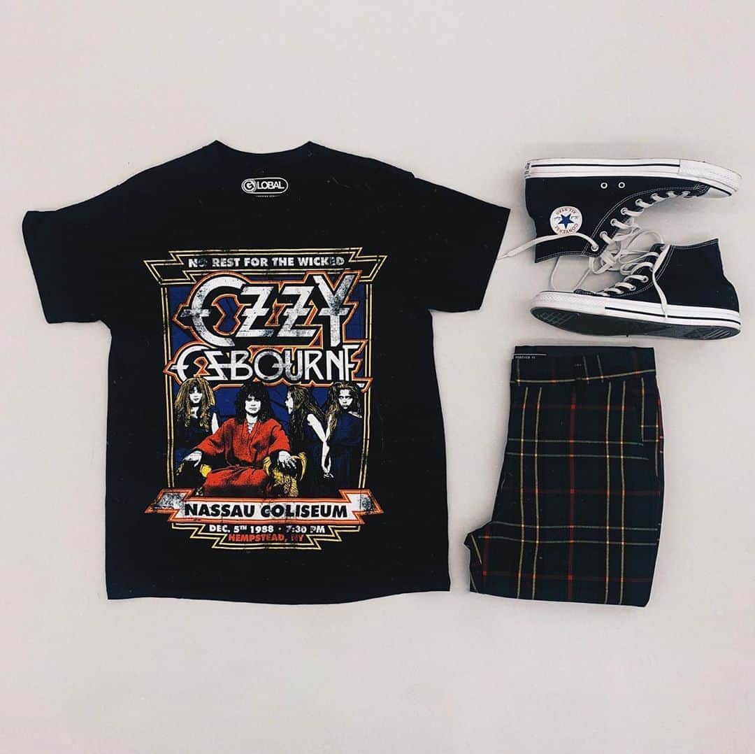 Forever 21 Menさんのインスタグラム写真 - (Forever 21 MenInstagram)「that graphic tee and plaid pant combo 👌 (tap to shop) ----𝙨𝙚𝙖𝙧𝙘𝙝: Ozzy Osbourne Graphic Tee Plaid Slim-Fit Ankle Trousers  #Forever21Men #plaid #graphictees」8月11日 10時01分 - forever21men