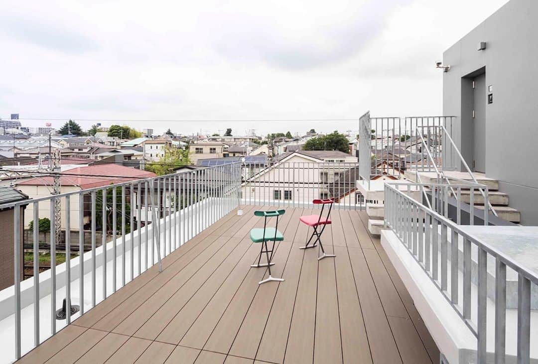 Horibe Associates co., ltd. さんのインスタグラム写真 - (Horibe Associates co., ltd. Instagram)「・ MIMOSA PUDICA -dormire-  東京都世田谷区のRC賃貸マンション  こちらは入居者専用の屋上テラス  それぞれのお部屋のほか、テラスでもフリーWiFiが使えます。  more⇨@horibeassociates  #architecture #建築家 #建築#apartment#集合住宅#デザイナーズ賃貸#デザイナーズマンション#architecturelovers #simple #シンプル #minimal#instahome #instahouse 現在#満室」8月11日 10時06分 - horibeassociates