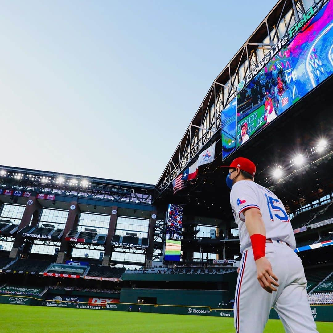 テキサス・レンジャーズさんのインスタグラム写真 - (テキサス・レンジャーズInstagram)「A perfect night for baseball. 😍」8月11日 10時21分 - rangers