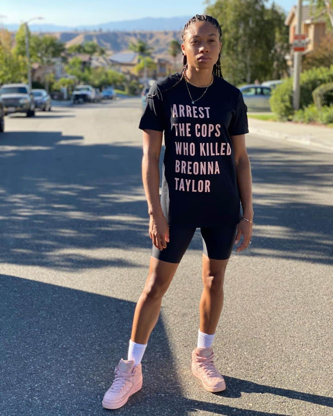 アリソン・フェリックスさんのインスタグラム写真 - (アリソン・フェリックスInstagram)「It’s been 150 days since Breonna Taylor was murdered in her home by Jonathan Mattingly, Brett Hankison, and Myles Cosgrove—and her killers have not been charged. Too often Black women who die from police violence are forgotten. Let’s stay loud, keep demanding justice for Breonna and her family, and SAY HER NAME. Proud to stand with @wnba players in joining this campaign, created by @phenomenal in partnership with the Breonna Taylor Foundation, to which all profits from tees will be donated. (Art by @arlyn.garcia)」8月11日 10時24分 - allysonfelix