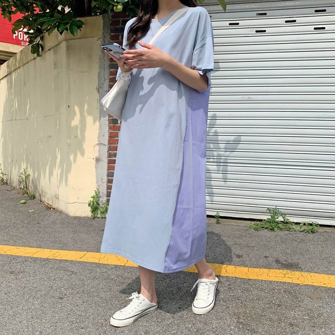 HOTPING公式アカウントさんのインスタグラム写真 - (HOTPING公式アカウントInstagram)「前と後ろのデザインが違う？！😳  バックがストライプデザインになったユニークなTシャツワンピ💙  ゆったりしたシルエットで体型カバーも完璧です🙆‍♀️ - #ワンピース #👗 #ストライプ #ユニーク」8月11日 10時28分 - hotping_japan