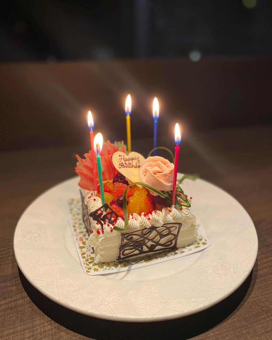 黒田麻理耶さんのインスタグラム写真 - (黒田麻理耶Instagram)「. Happy birthday my husband!!🧔🏽🎂 . 「WA亭 風こみち」のお食事、 見た目も美しく、お味も素晴らしくて 伊豆ならではの海の幸と山の幸を堪能しました☺️ . メインの飛騨牛や肉厚の鮑、 シメのお蕎麦もほんとに美味しくて❣️ 用意していただいたケーキもすごく可愛くて 最高でした🥺❤️ . 主人よ、お酒はほどほどにして いつまでも健康でいてくださいな🙋🏽‍♀️✨ 素敵な一年になりますように🌠 . #WA亭風こみち  #熱海  #熱海温泉 #熱海旅行  #温泉  #懐石料理  #浴衣 #たくまり旅行  #バースデー旅行 #Atami  #trip  #hotsprings」8月11日 21時48分 - mariya_kuroda