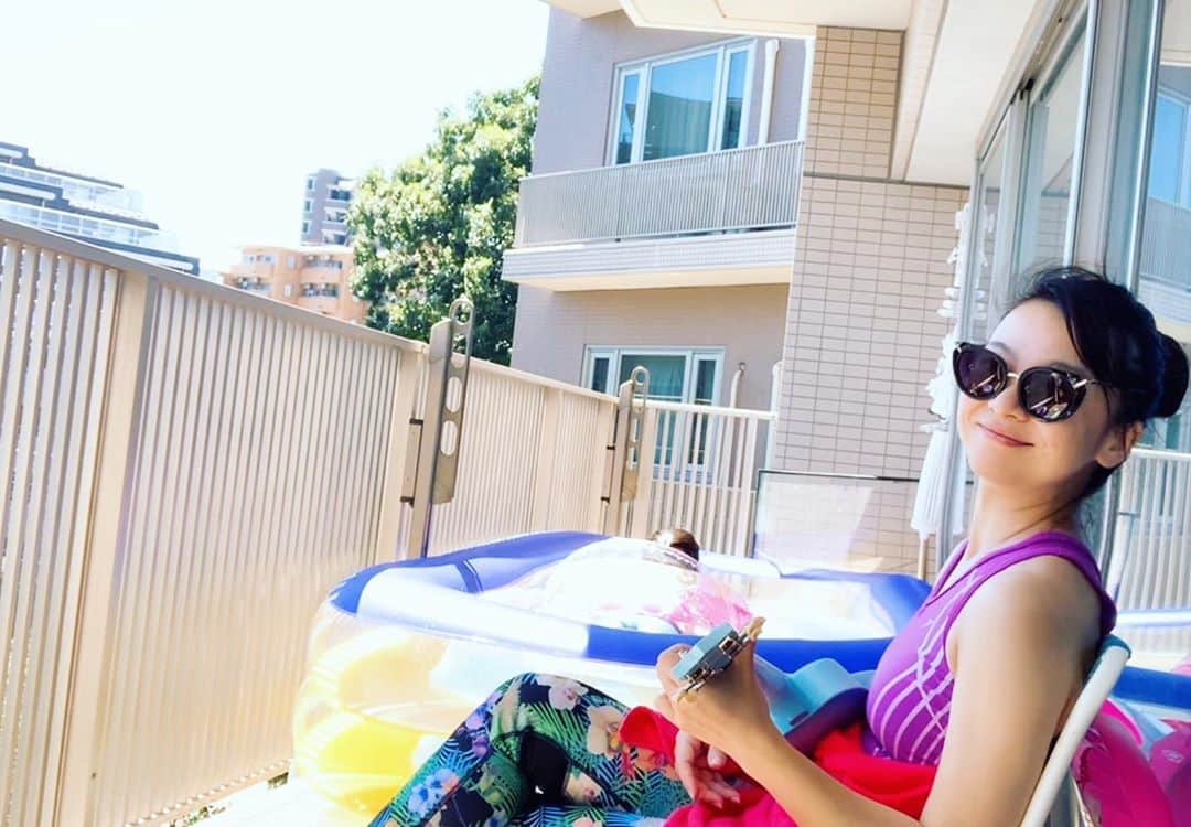 結城さなえさんのインスタグラム写真 - (結城さなえInstagram)「A perfect sunny day🌞💓🐠  #プール #プール日和 #真夏日 #太陽 と #ビール　と #ウクレレ　で #最高　に #アロハ　な日を #ありがとう #姪と遊んだ日 #aloha #mahalo #la」8月11日 21時50分 - yuukisanae