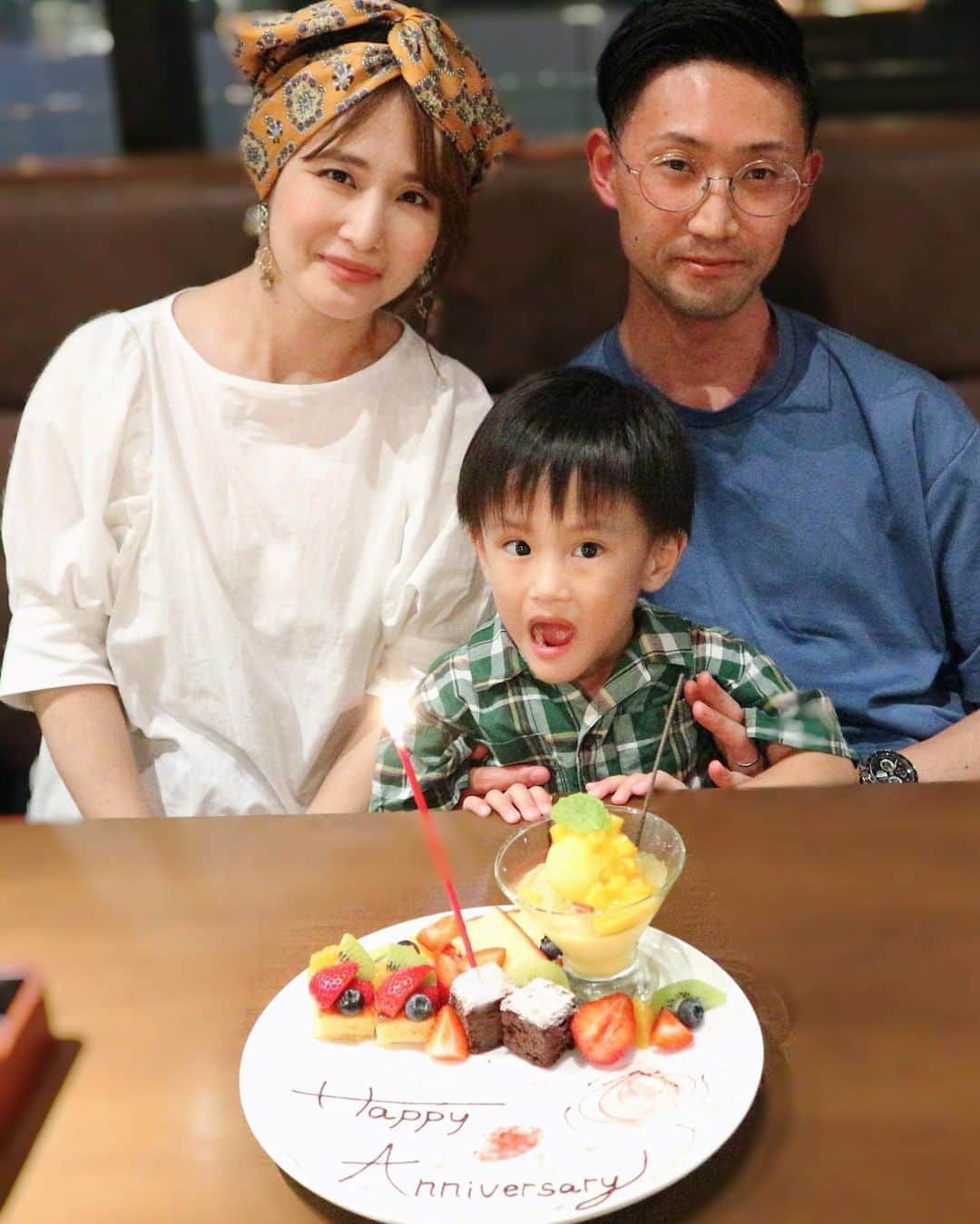 のインスタグラム：「‥ 8/10は結婚記念日でした♡ ∵ ∵ #結婚記念日 #結婚記念日ディナー #家族でお出かけ #家族でお祝い」