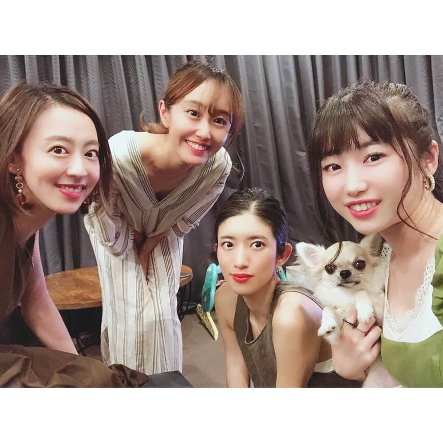 福田樹のインスタグラム：「・ ・ おうち女子会👯‍♀️👯‍♀️ オトナ女子4人とちっちゃいの3人(👶🐶🐶)で賑やかに過ごした夜☺️✨ ・ お好み焼きパーティー最高だね🙌私はキクさんリクエストの手羽中のおつまみを作ったよ！他のおかずも全部美味しかったー😋 可愛い👩と👶と🐶に囲まれて、超幸せ空間でした💕 ・ #おうちごはん #手作りごはん  #お好み焼きパーティー #女子会 #幸せ空間 #かわいこちゃん  #cooking #homecooking  #homeparty #party #girlsnight #happy #この4人の年齢順分かりますか？ #初見で当てられる人絶対いない」