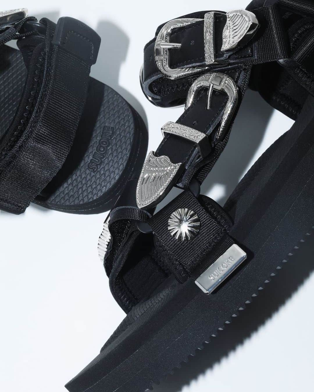 I.T IS INSPIRATIONさんのインスタグラム写真 - (I.T IS INSPIRATIONInstagram)「#TOGA and #SUICOKE have reunited for a timely summer collab! Launch soon @ithk - Follow us and stay tuned ! - @togaarchives @suicoke_official #ITHK #ITisInspiration #toga #togaarchives #togasuicoke #suicoke #sandals #comingsoon」8月11日 20時25分 - ithk