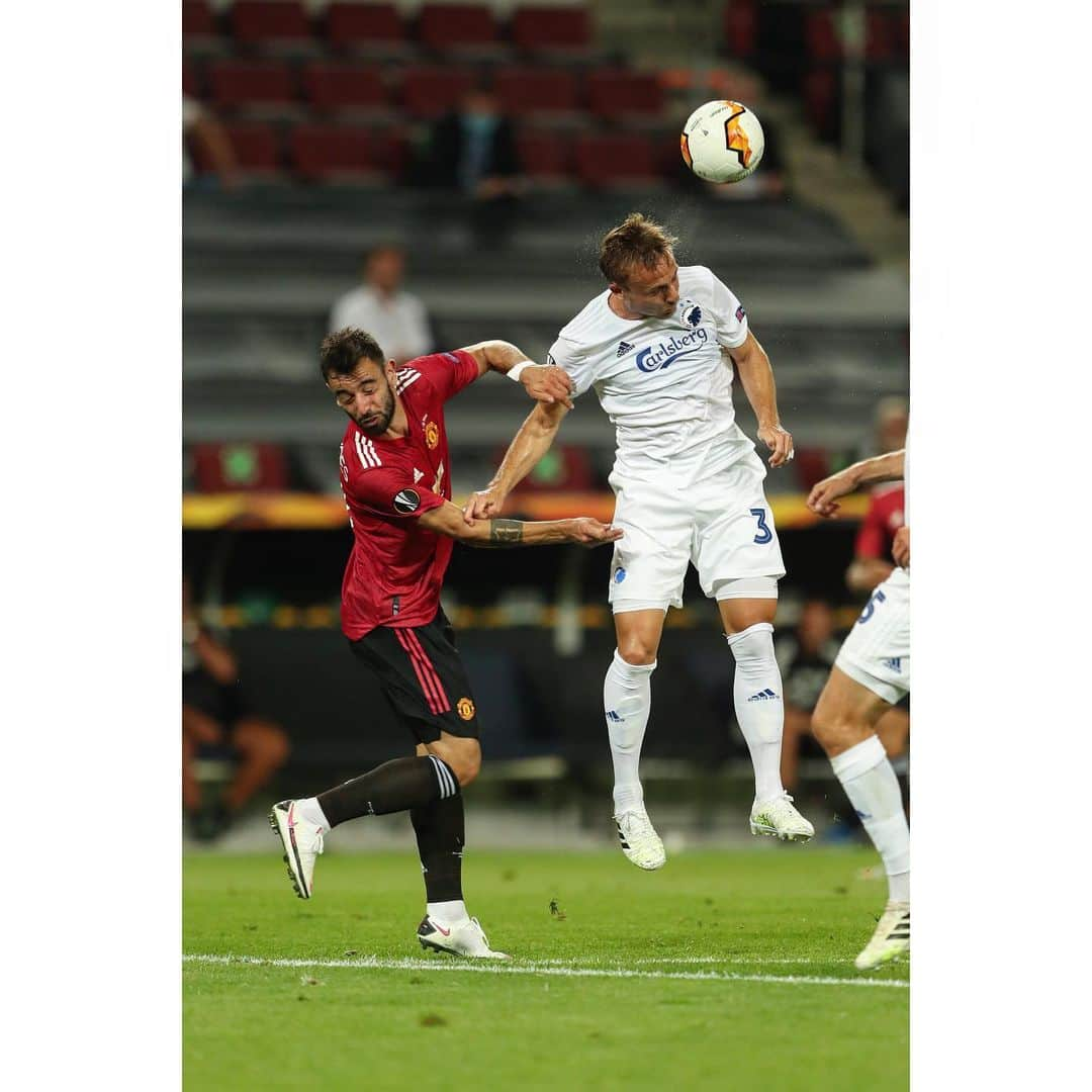 ピエール・ベングトソンさんのインスタグラム写真 - (ピエール・ベングトソンInstagram)「Close to beat one of the best teams yesterday.. Good luck in the final 4 @victorlindelof 🙏🇸🇪」8月11日 20時28分 - pierrebengtsson