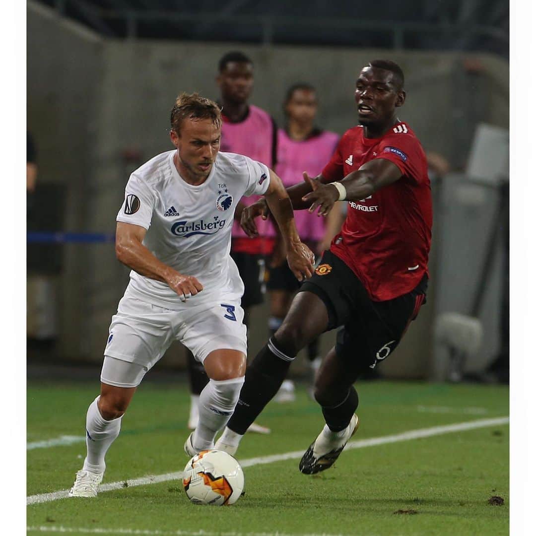 ピエール・ベングトソンのインスタグラム：「Close to beat one of the best teams yesterday.. Good luck in the final 4 @victorlindelof 🙏🇸🇪」