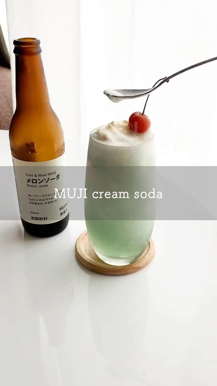 Naomi Unoのインスタグラム：「無印良品の淡いクリームソーダ🍃  #homecafe #creamsoda #無印良品 #おうちカフェ」