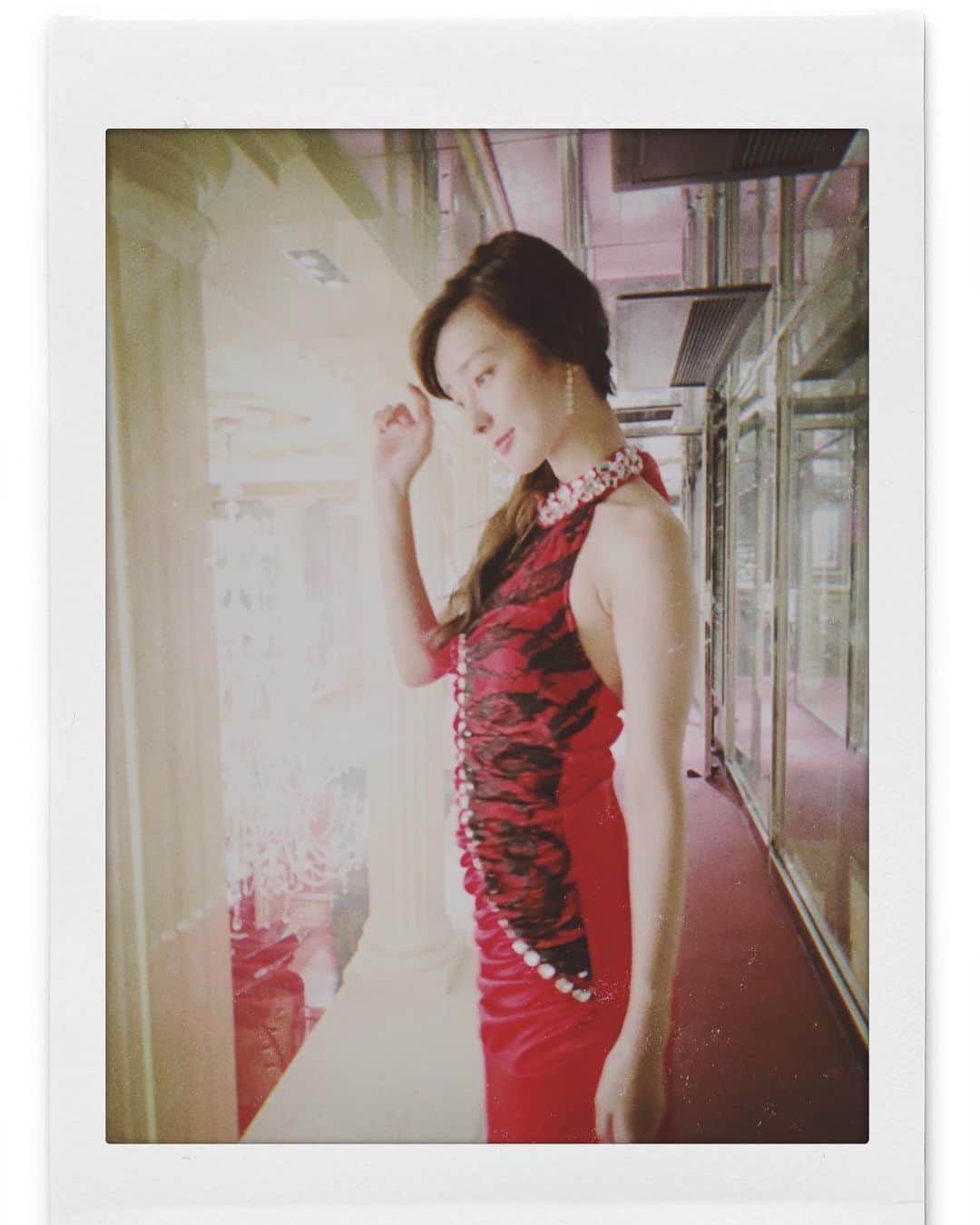 宮本茉由さんのインスタグラム写真 - (宮本茉由Instagram)「竜の道　第3話　21時からです。まもなく！シャンデリアが凄かった😳 #竜の道」8月11日 20時32分 - mayu_miyamoto_official
