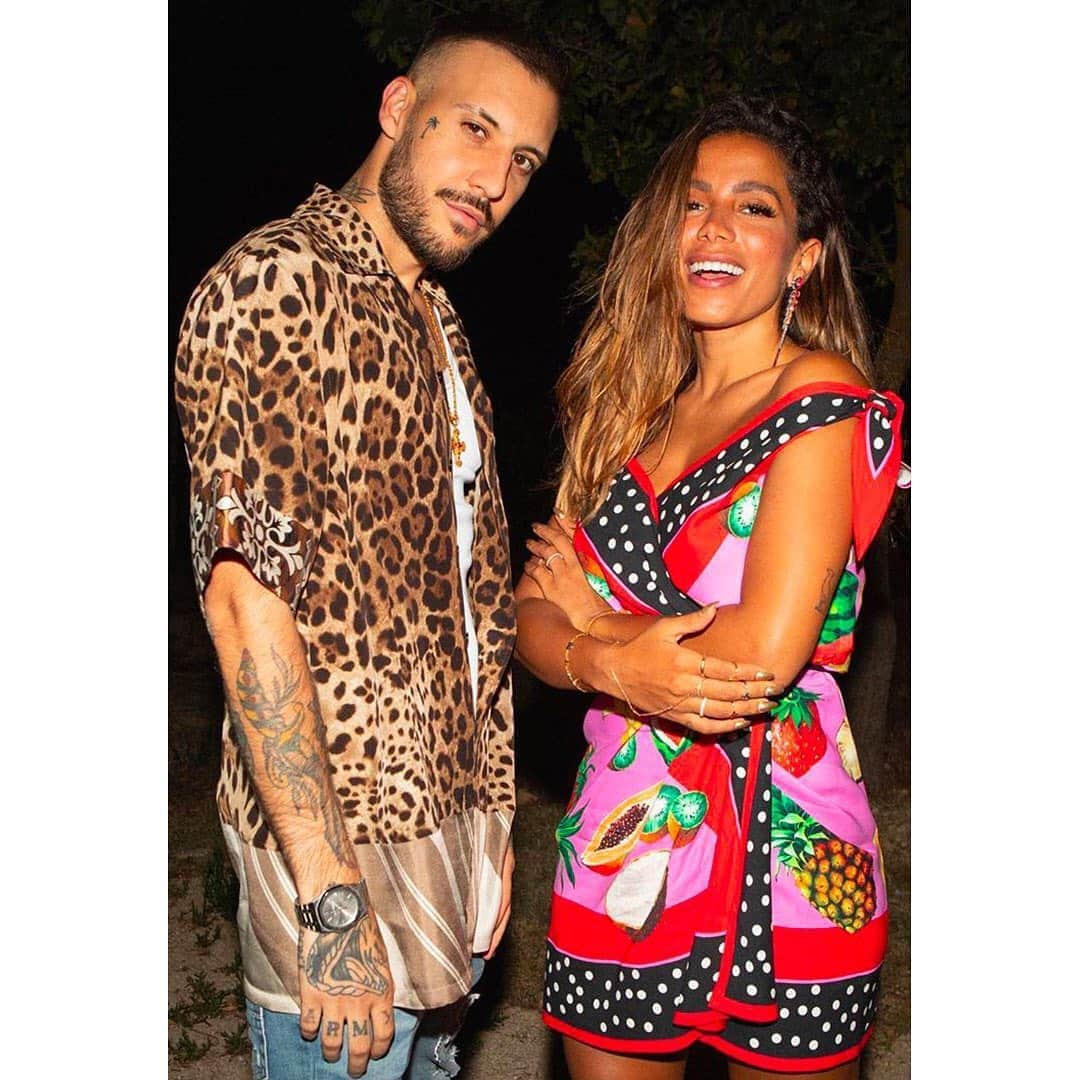 ドルチェ&ガッバーナさんのインスタグラム写真 - (ドルチェ&ガッバーナInstagram)「⠀ ⁣Repost from @anitta⠀ ⠀ Anitta and Fred De Palma wear Jungle inspired #DolceGabbana looks in Puglia.⠀  ⠀ #DGCelebs #DGFamily ⠀」8月11日 20時40分 - dolcegabbana