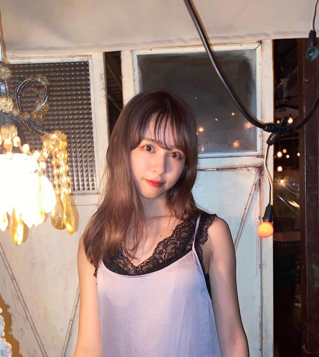 のインスタグラム：「． いつもと雰囲気違うかな？ はやく写真慣れしたい！💭  今日も投票してくださると嬉しいです😌♡ 毎日暑いけど明日もがんばろう〜✊🏻  #ミス学習院 #ミス学習院コンテスト #ミスコン #女子大生 #カフェ #カフェ巡り」