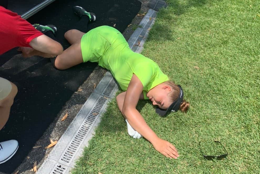 八巻セイラさんのインスタグラム写真 - (八巻セイラInstagram)「いつもお世話になってる @golf__thailand さん開催の試合に出させていただきました🏌🏼‍♀️ アンダー出さないといけないコースでチャンスに一個もつけずイーブンでした😂  17番は黒田カントリークラブさんと写真撮影🌟 ニアピンチャレンジは見事にグリーン外しました👏🏻 @golfnettv で配信ありますので是非見てください！ なんとかパーセーブ もっと余裕なゴルフしないとなー🙃 パターは最近裏切らないなー、本当にスパイダーと出会えたことに感謝してる💕  スコアは微妙やったけど@koshikumominami_official と楽しいラウンドできたからよかった😉can’t wait for our next round x  そういえばキャリーで誰かのドライバー足に当たりました🦵🏻かなり丈夫なので全然大丈夫です でも証拠写真のために一枚ぱちっと🤳🏻 次のゴルフタイランドさんの試合楽しみだな！またよろしくお願いします✨  #ゴルフタイランド #GolfThailand #ライジングレディースカップ #RisingLadiesCup #ゴルフ #golf #ライジングレディースオンコース #ゴルフ女子 #ゴルファー #トーナメント #ゴルフトーナメント #ゴルフネットtv #プロゴルファー #黒田カントリークラブ #キュンです #ボール当たった #証拠写真 #アンダーアーマーゴルフ #golflife #tournament #黒田カントリークラブ」8月11日 20時52分 - sarahyamakibranch