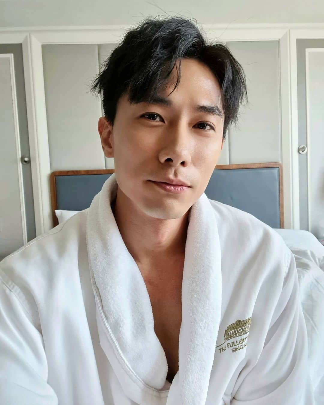デスモンド・タンのインスタグラム：「Hello. 👋  #操控 #CTRL #周志平」